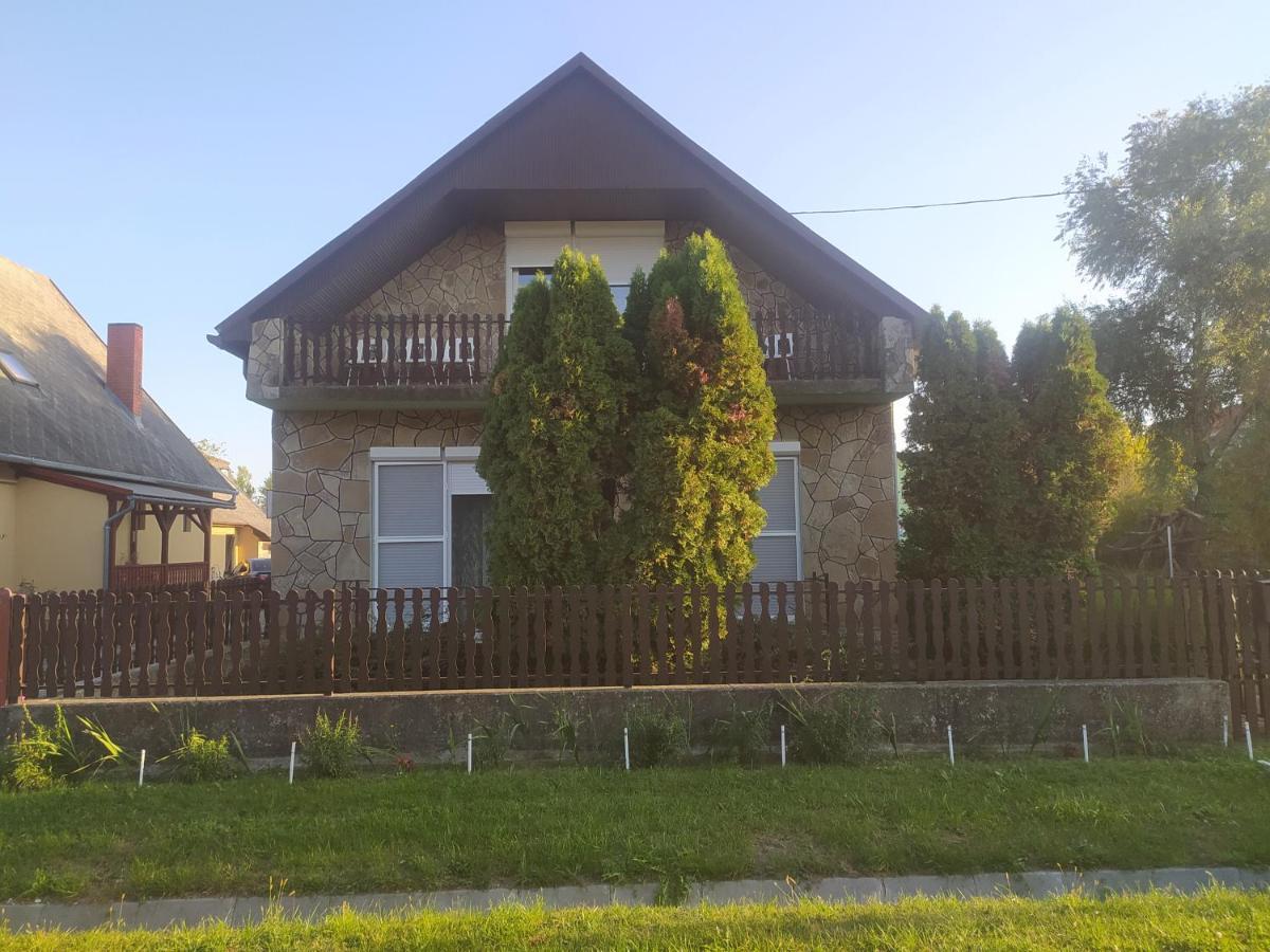 Etus Vendégház Balatonfenyves Exterior foto