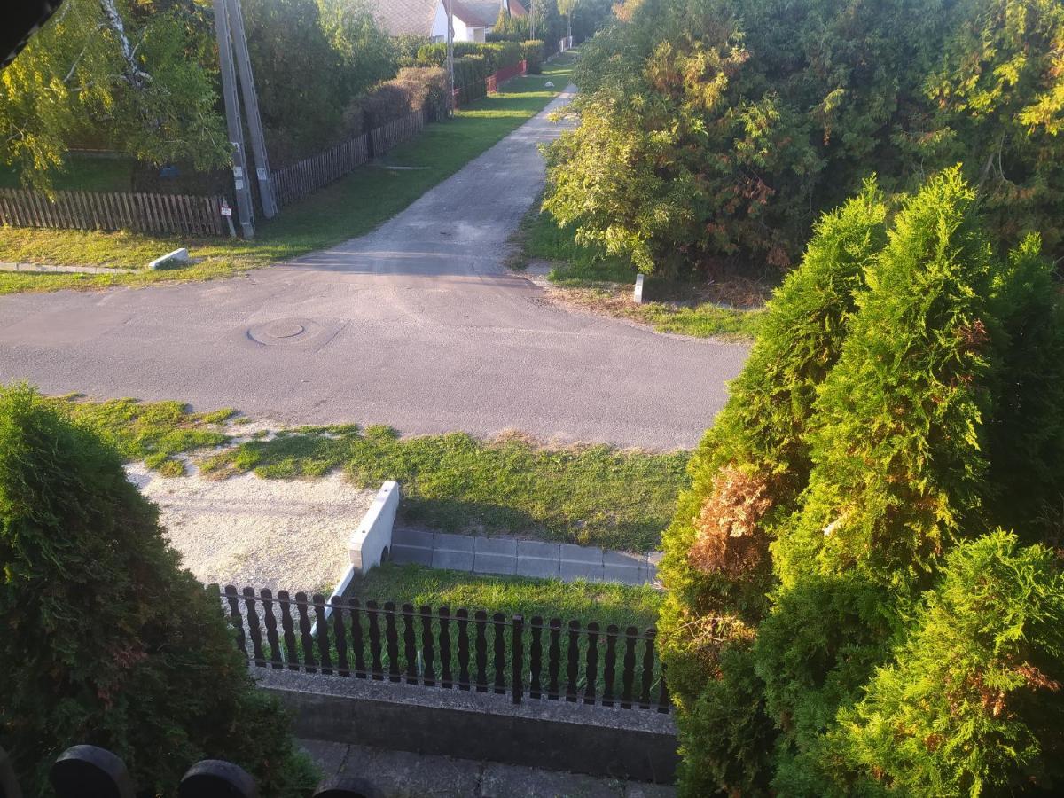 Etus Vendégház Balatonfenyves Exterior foto