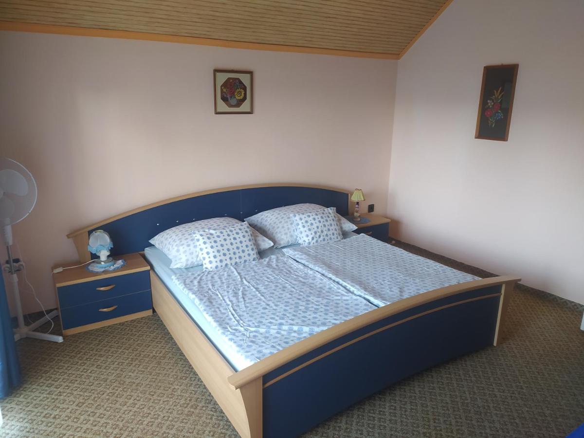 Etus Vendégház Balatonfenyves Exterior foto