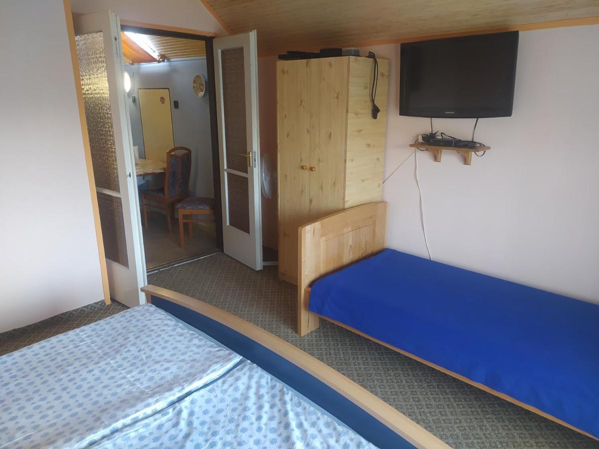 Etus Vendégház Balatonfenyves Exterior foto